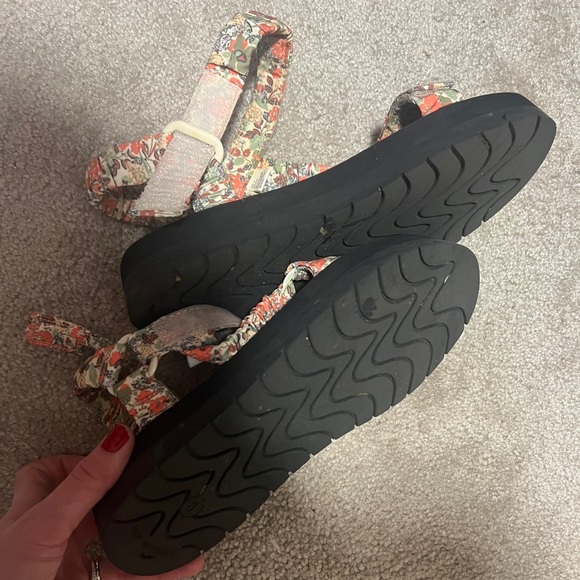 Universal Thread Floral Sandal size 8 - Picture 6 of 6